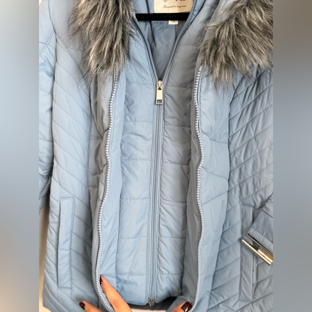 Maralyn & Me Women’s Blue Quilted Puffer Jacket XS Faux Fur Hood Belted NWT - Picture 3 of 16